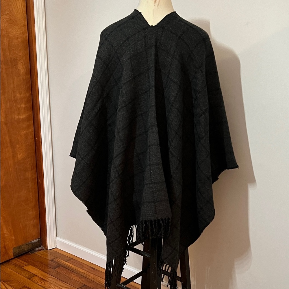 Elegant Black Plaid Women's Wrap Fringe Soft 100% Acrylic Versatile Layering - Picture 5 of 8